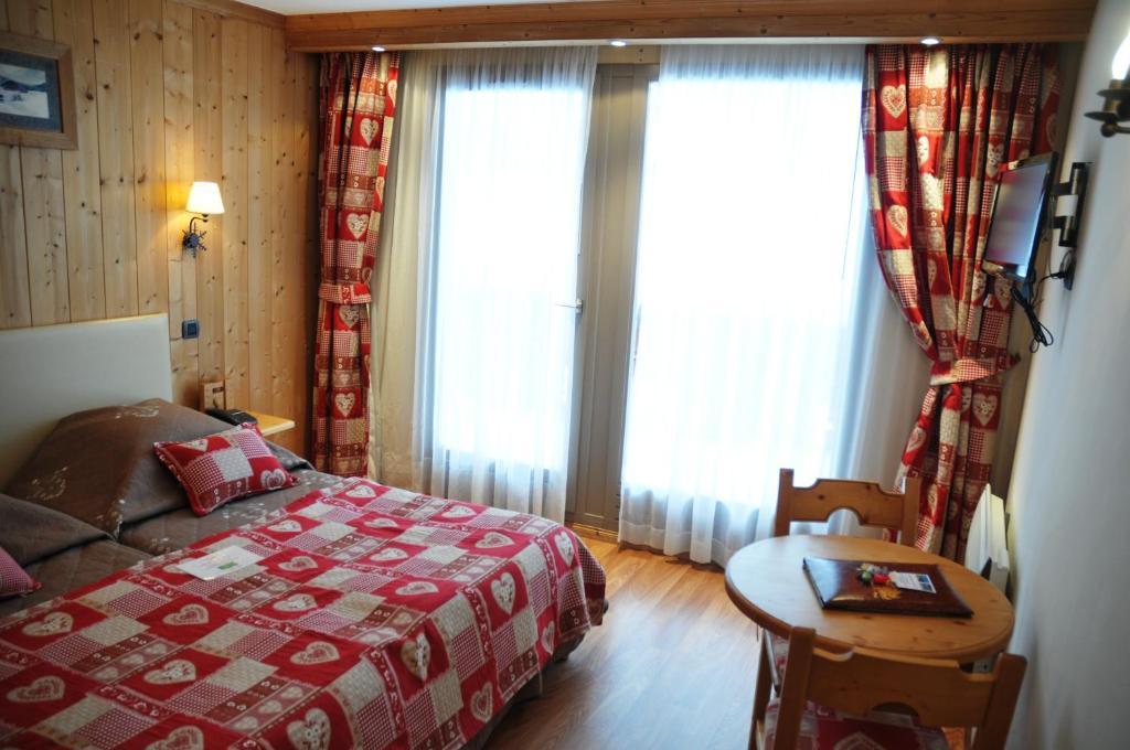Le Calgary Hotel Les Saisies Szoba fotó